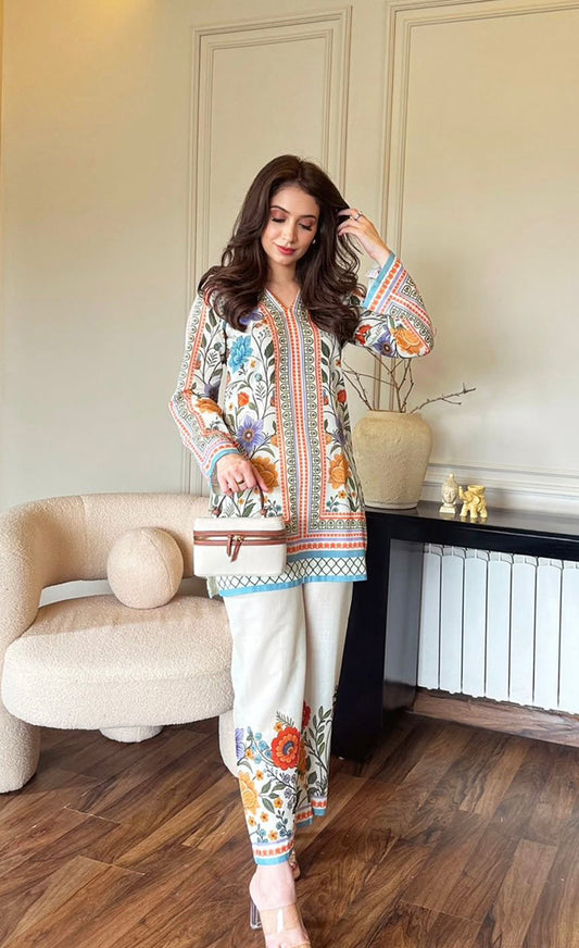 Mahnoor (ماہ نور)