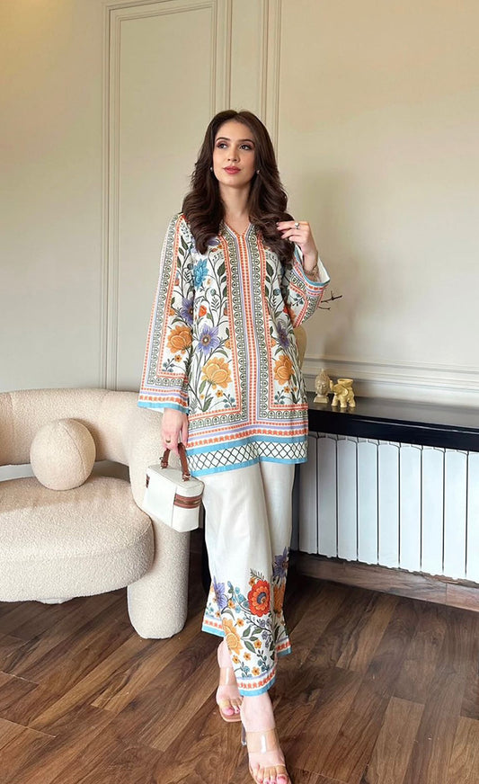 Mahnoor (ماہ نور)